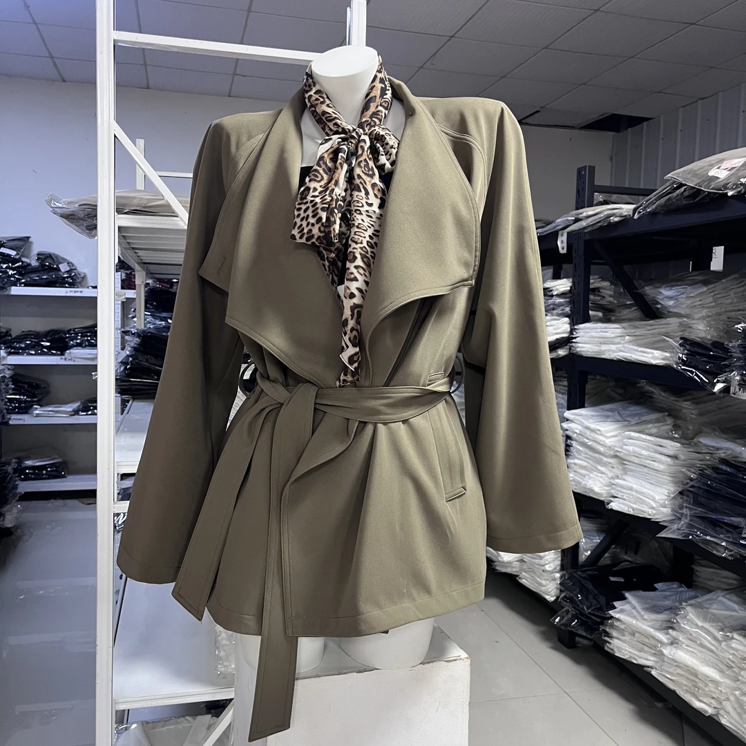 iqcq气球熊时尚气质设计感秋季宽松大翻领系带收腰短款风衣外套女