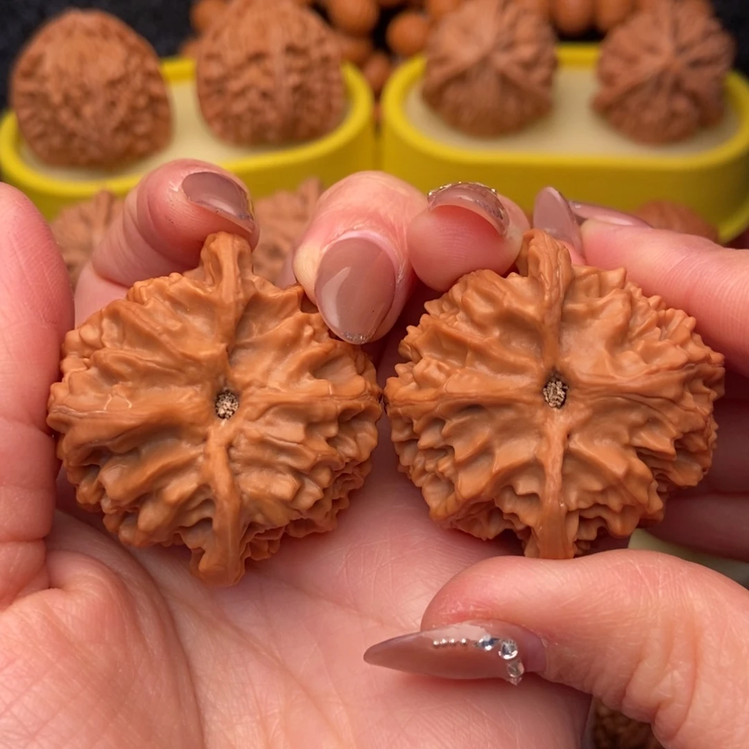 把件文玩核桃41.8红皮“十字底”苹果园