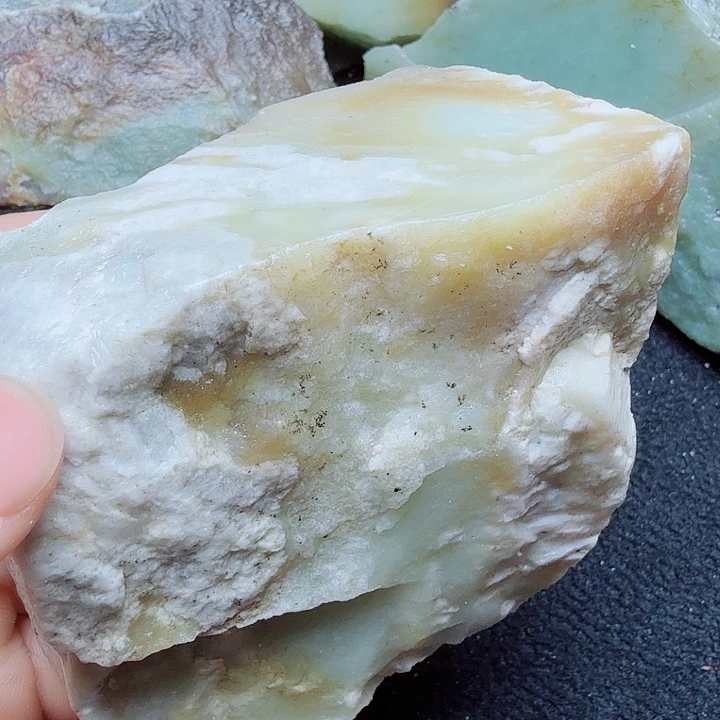 未镶嵌和田玉（糖玉）珠宝半成品