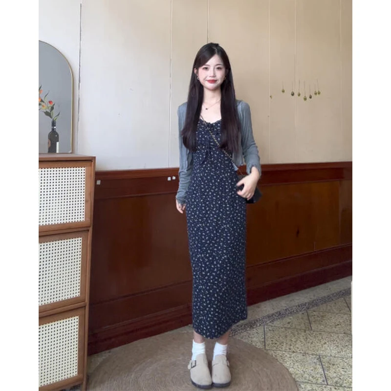 藏蓝色碎花吊带连衣裙2025新款小个子收腰长裙印花夏季法式连衣裙