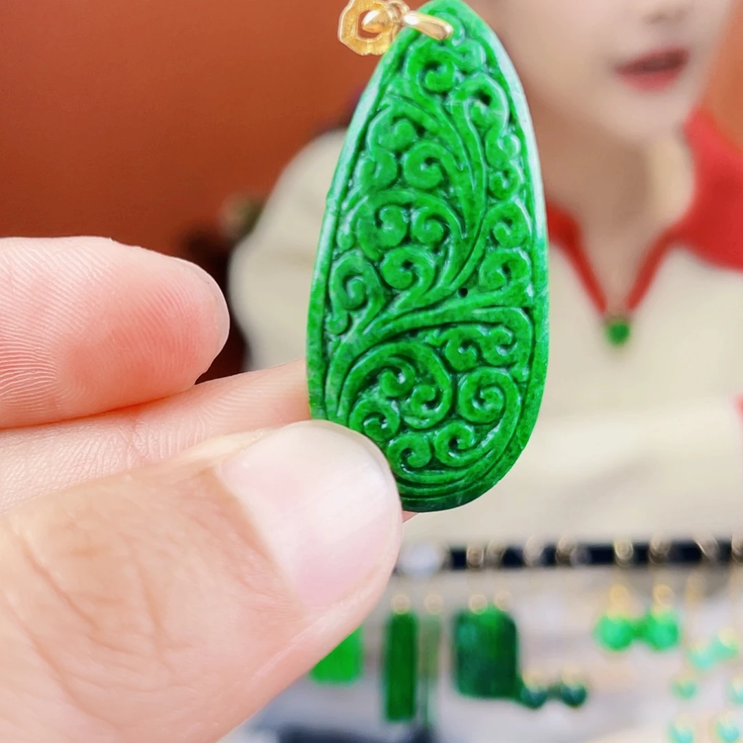 翡翠18K金镶嵌耳饰