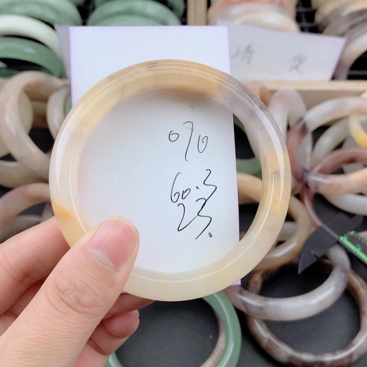 石英质玉未镶嵌手镯070