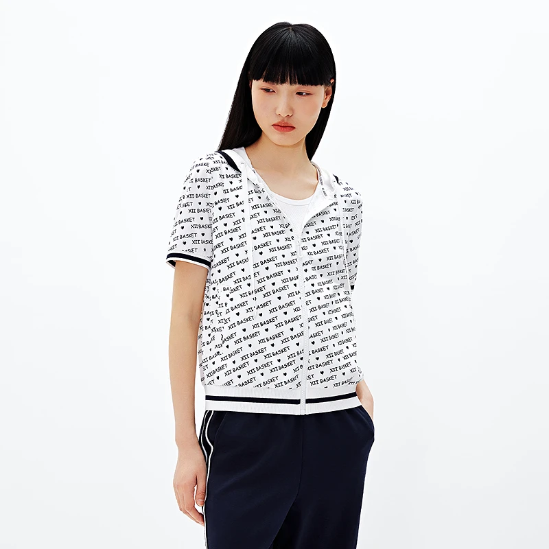 十二篮专选25夏新款时尚满印logo休闲连帽外套女7C65210180