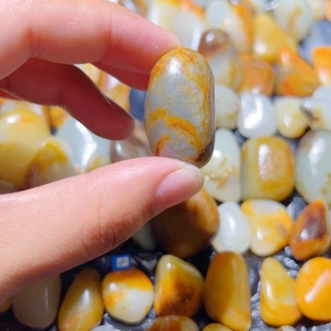 和田玉（子料）未镶嵌颈饰12.8克