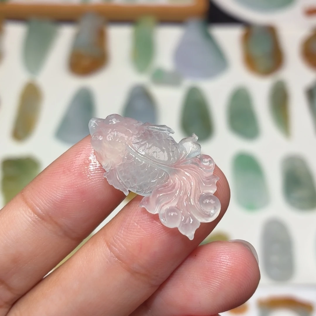 定制翡翠未镶嵌鱼