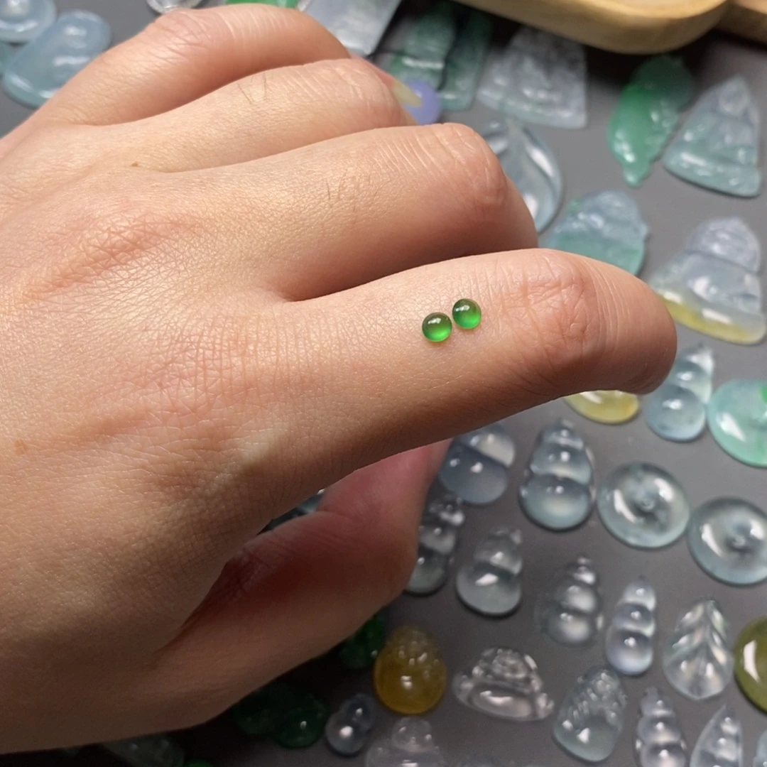 哈***！翡翠未镶嵌颈饰翡翠