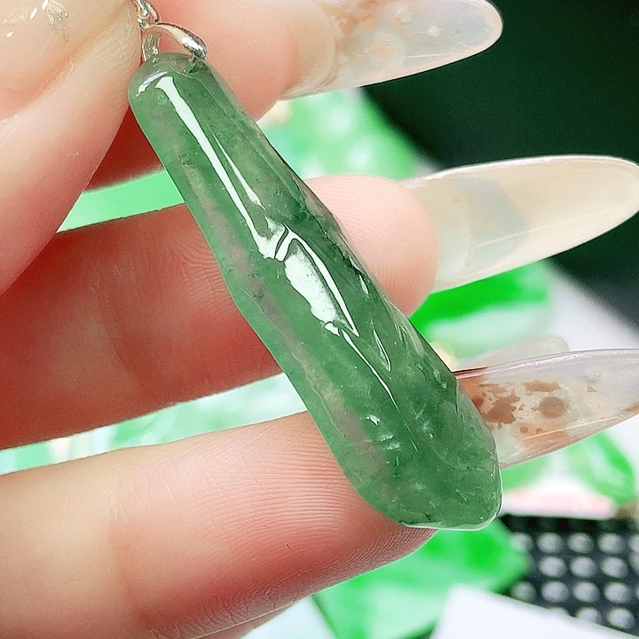 翡翠未镶嵌颈饰翡翠