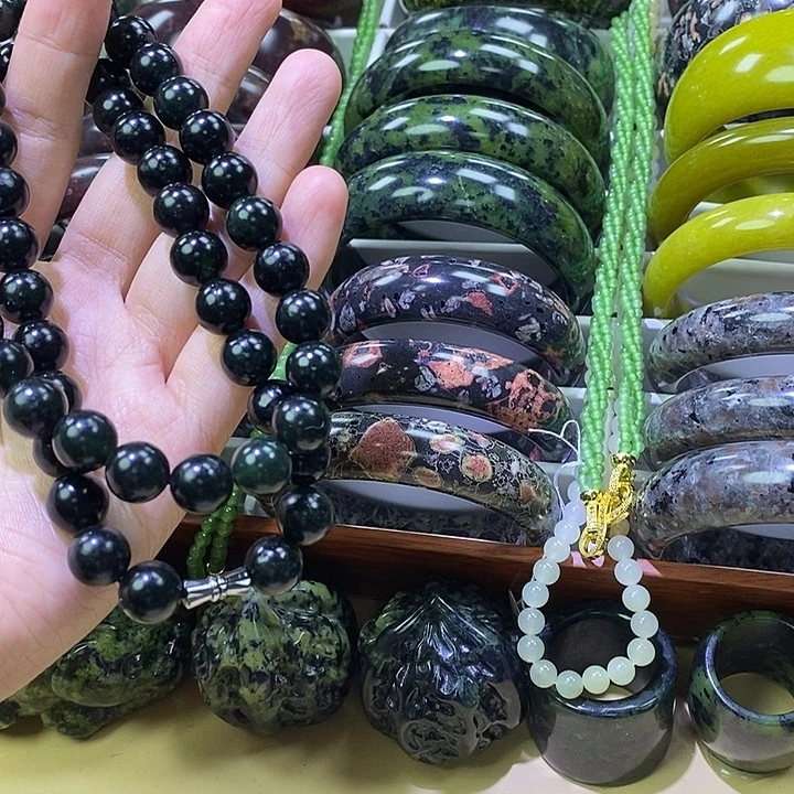 蛇纹石玉未镶嵌卡10项链