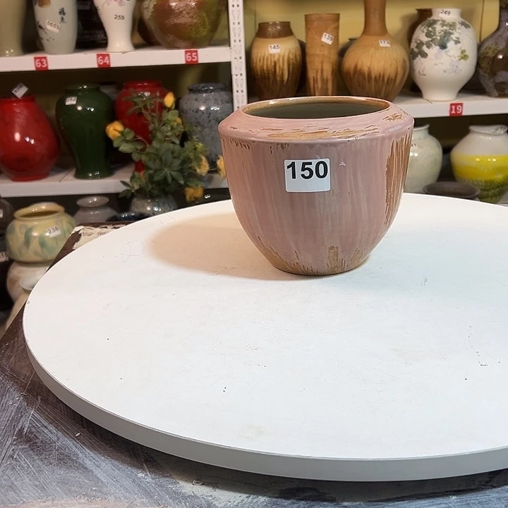 白泥花瓶高18口14。 150