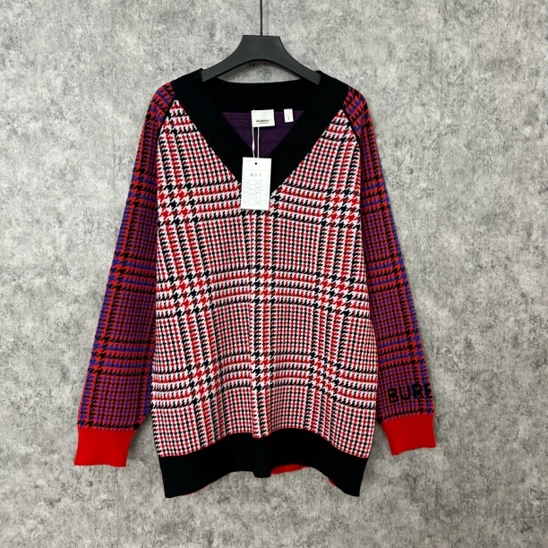 95新 BURBERRY/博柏利 满印千鸟格V领毛衣