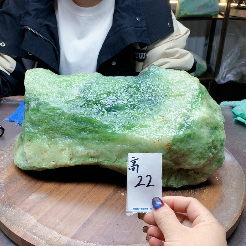 【闪购商品】未镶嵌蛇纹石玉原石连**玉