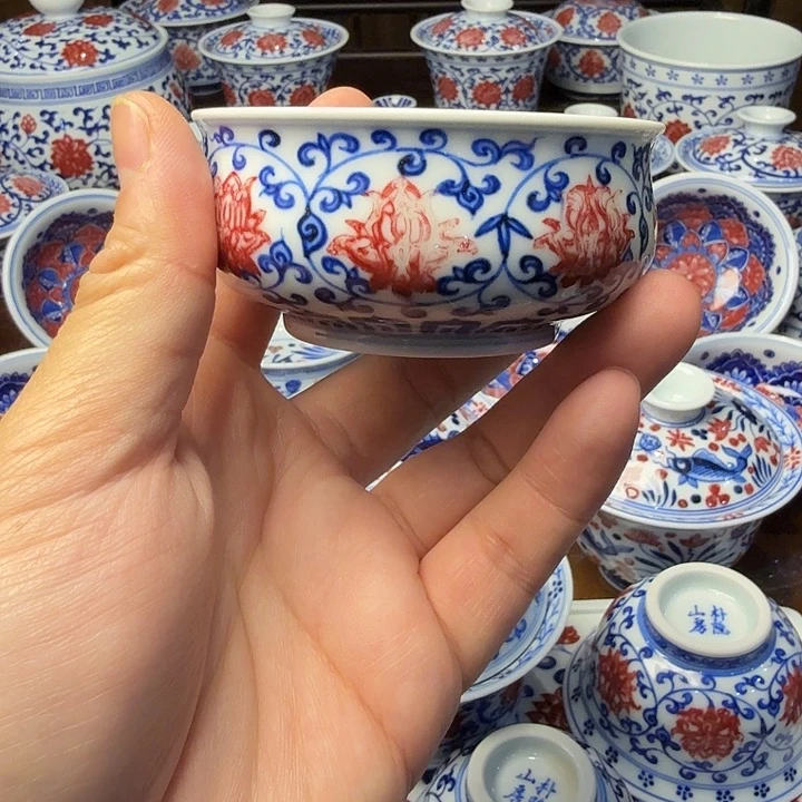 青花釉里红卢氏杯活动款