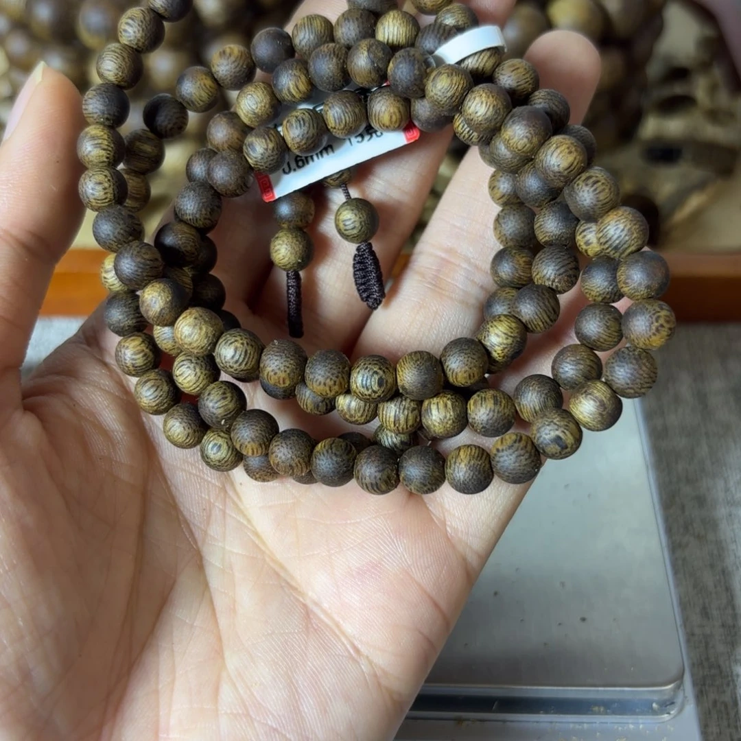 橘****【艺香阁】海南莺歌绿奇楠0.6mm15g+