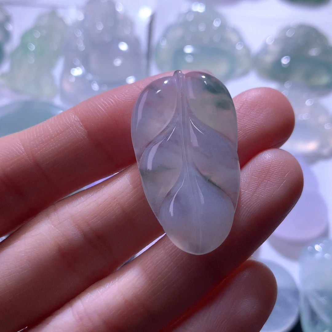 翡翠未镶嵌颈饰叶子