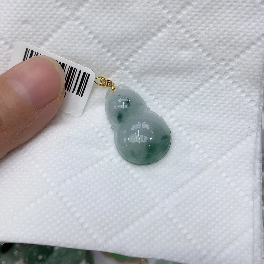 翡翠18K金镶嵌颈饰葫芦