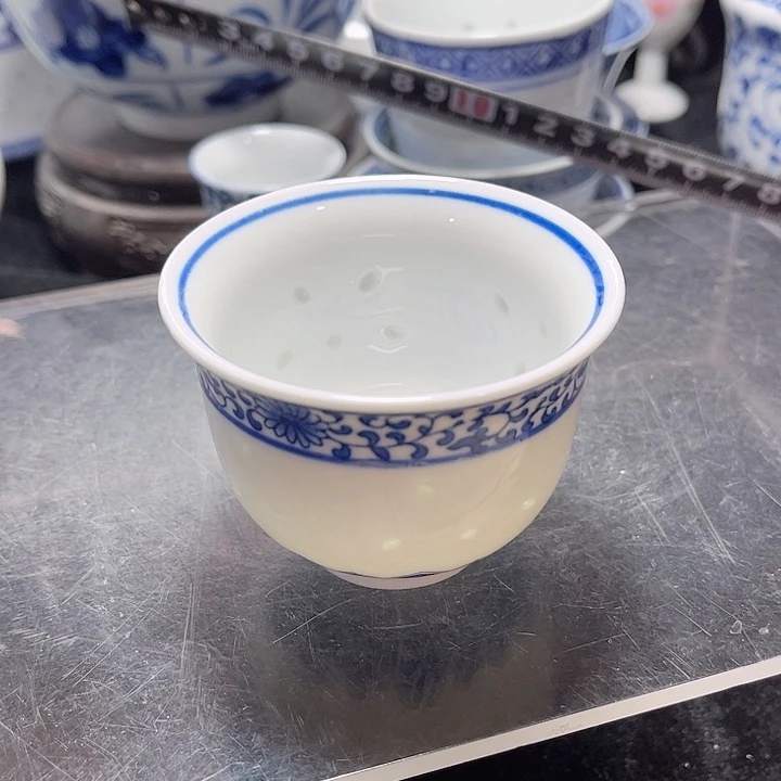 碗青花玲珑山水小茶杯