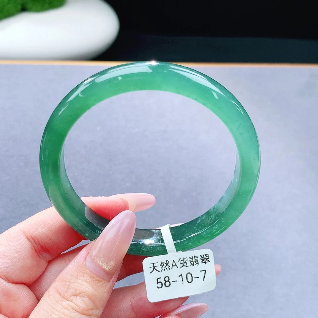 未镶嵌手镯（圆镯）翡翠