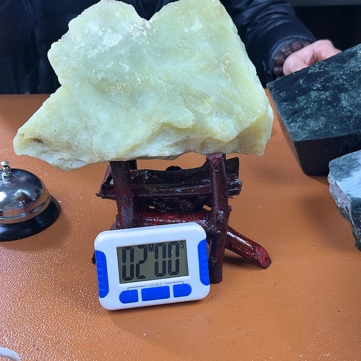 蛇纹石玉原石未镶嵌自**路102