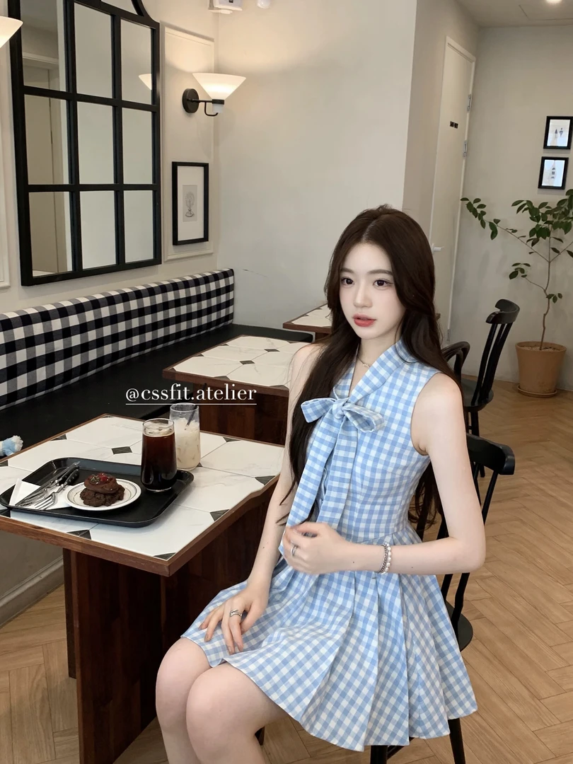 2025夏季新款蓝白格纹细带蝴蝶结连衣裙收腰显瘦短裙7101