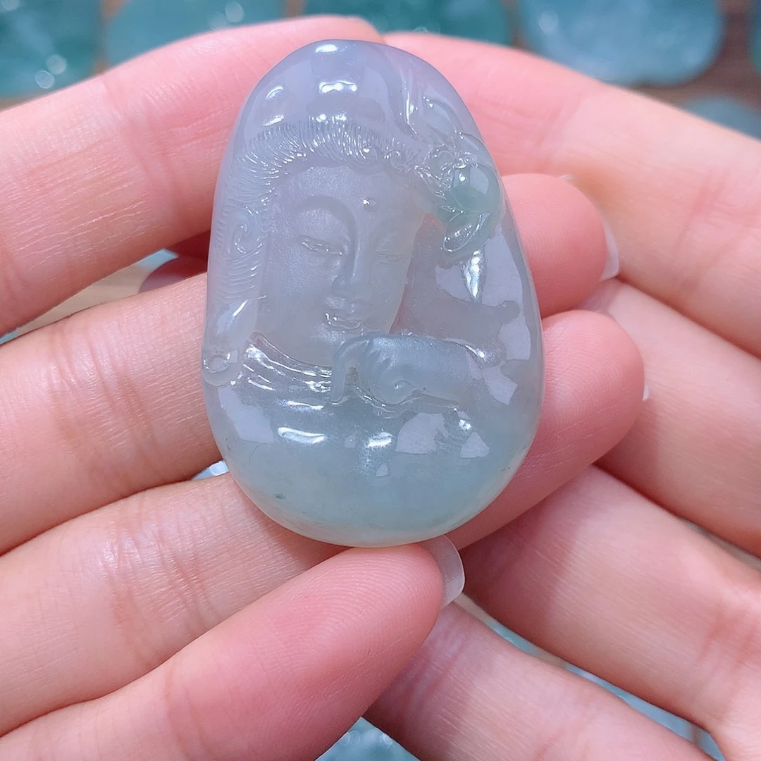 颈饰未镶嵌翡翠佛光天下