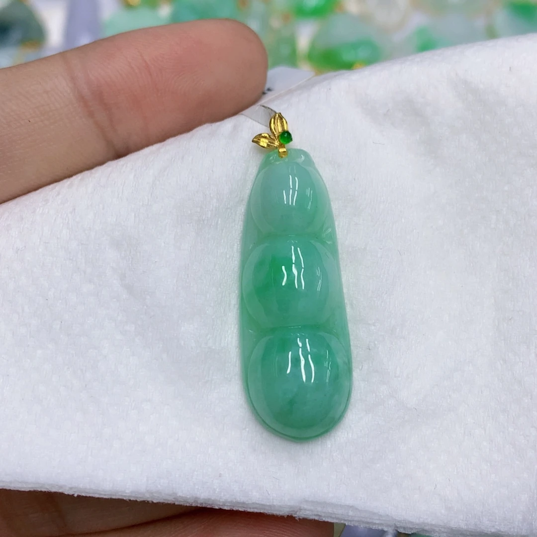 翡翠18K金镶嵌颈饰翡翠