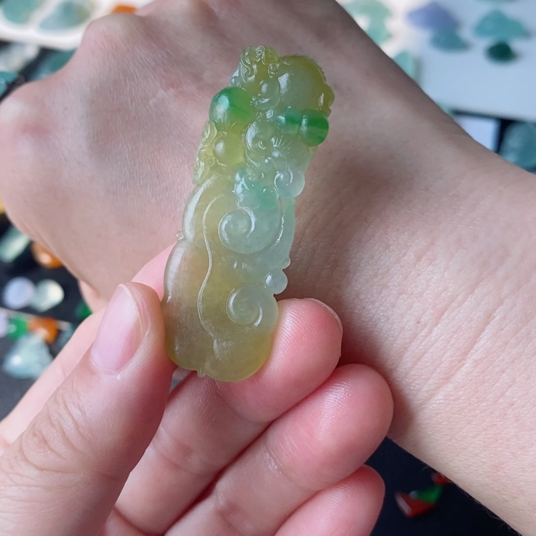 定制翡翠未镶嵌如意