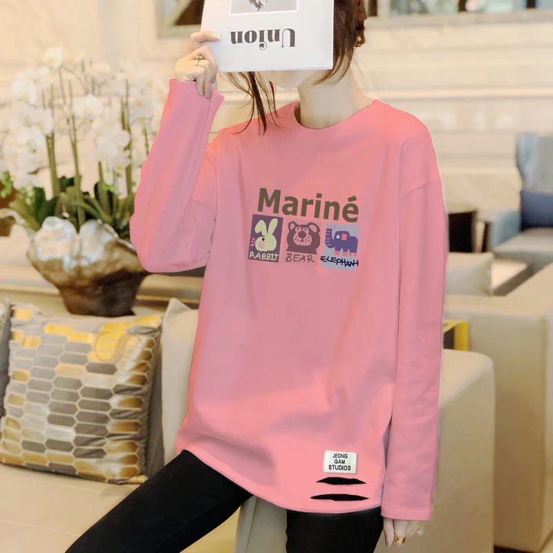 中长款白色印花长袖t恤女2025秋冬新款宽松破洞搭配鲨鱼裤的上衣