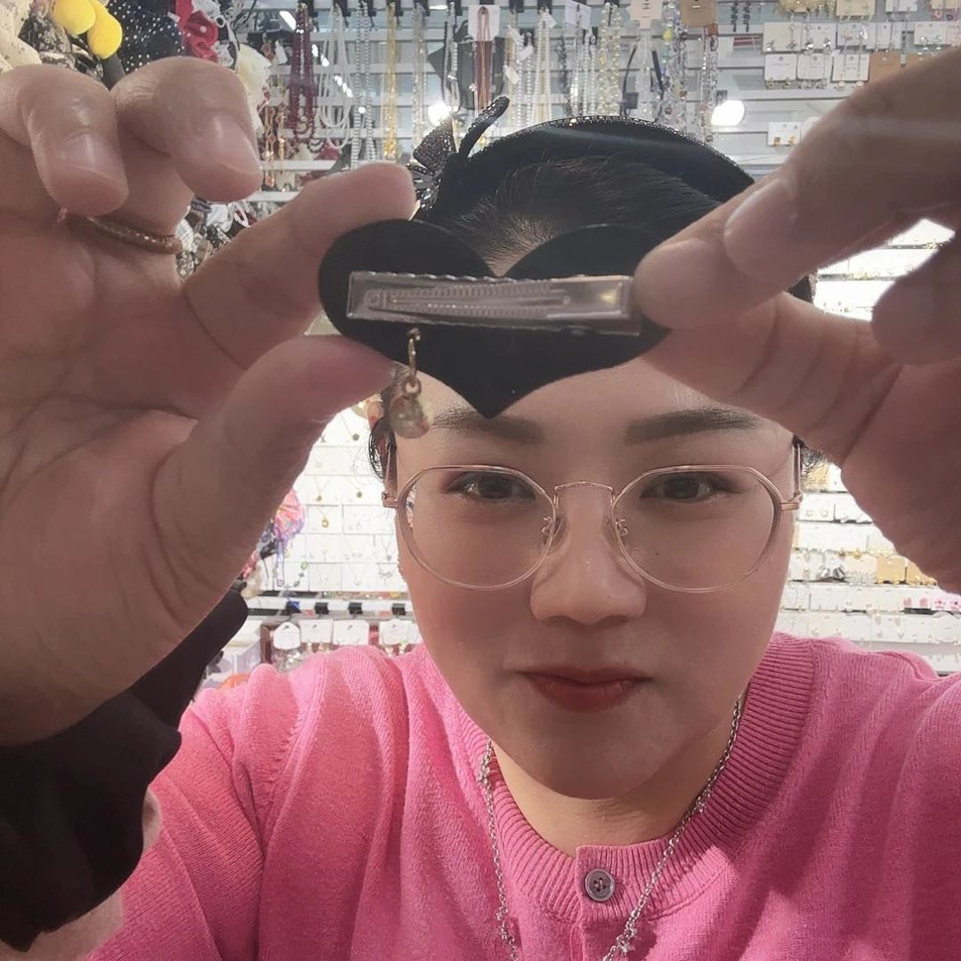 布艺非金属侧边夹爱心白