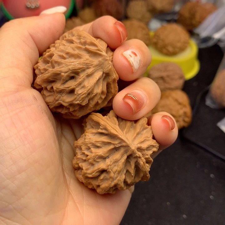 文玩核桃吊坠苹果园