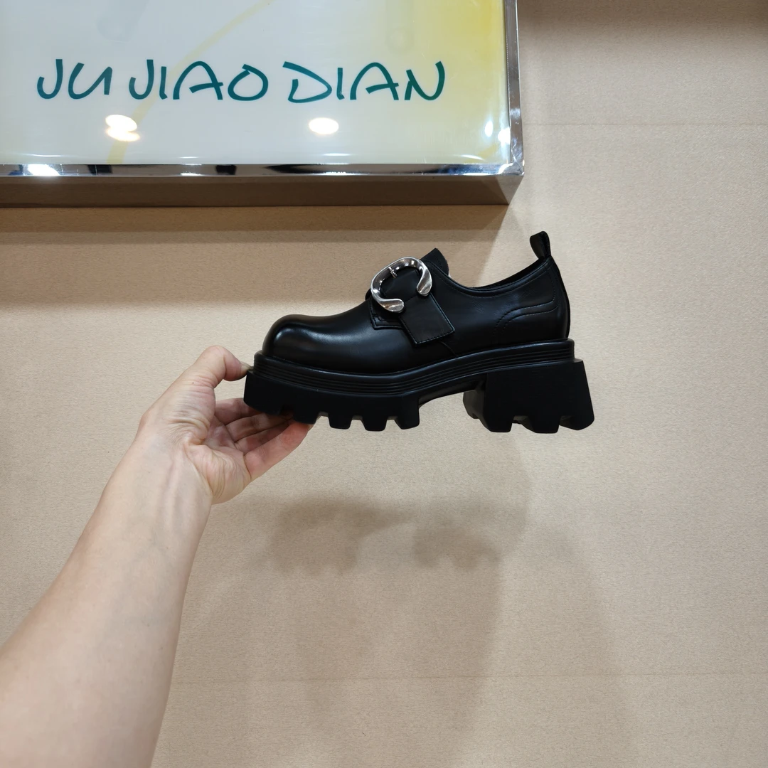 欧洲站厚底乐福鞋女2025秋季新款英伦风设计感方头魔术贴小皮鞋潮