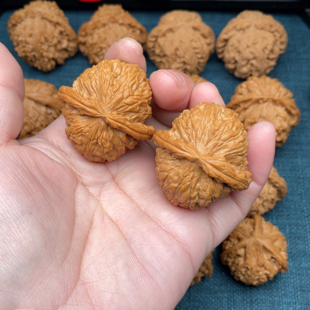 文玩核桃把件全品红皮球白41