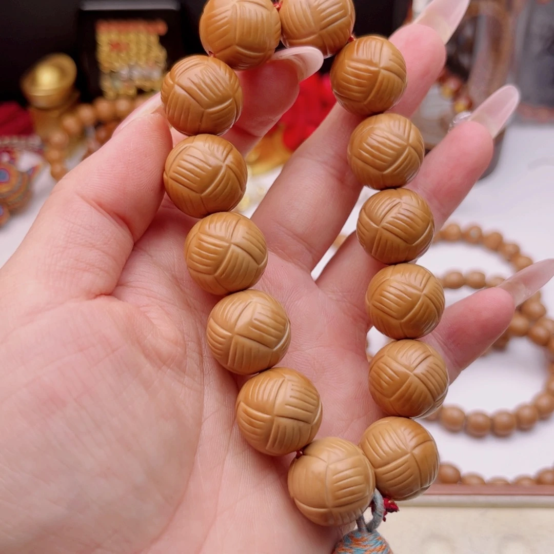 猴头核桃手串毛线球