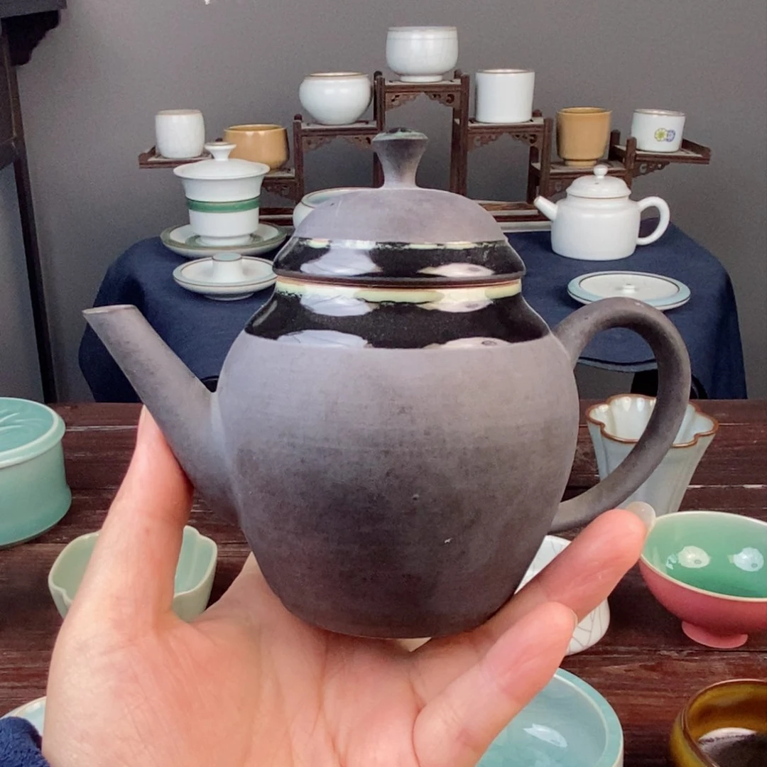 朱砂胎壶 微瑕 口部变形