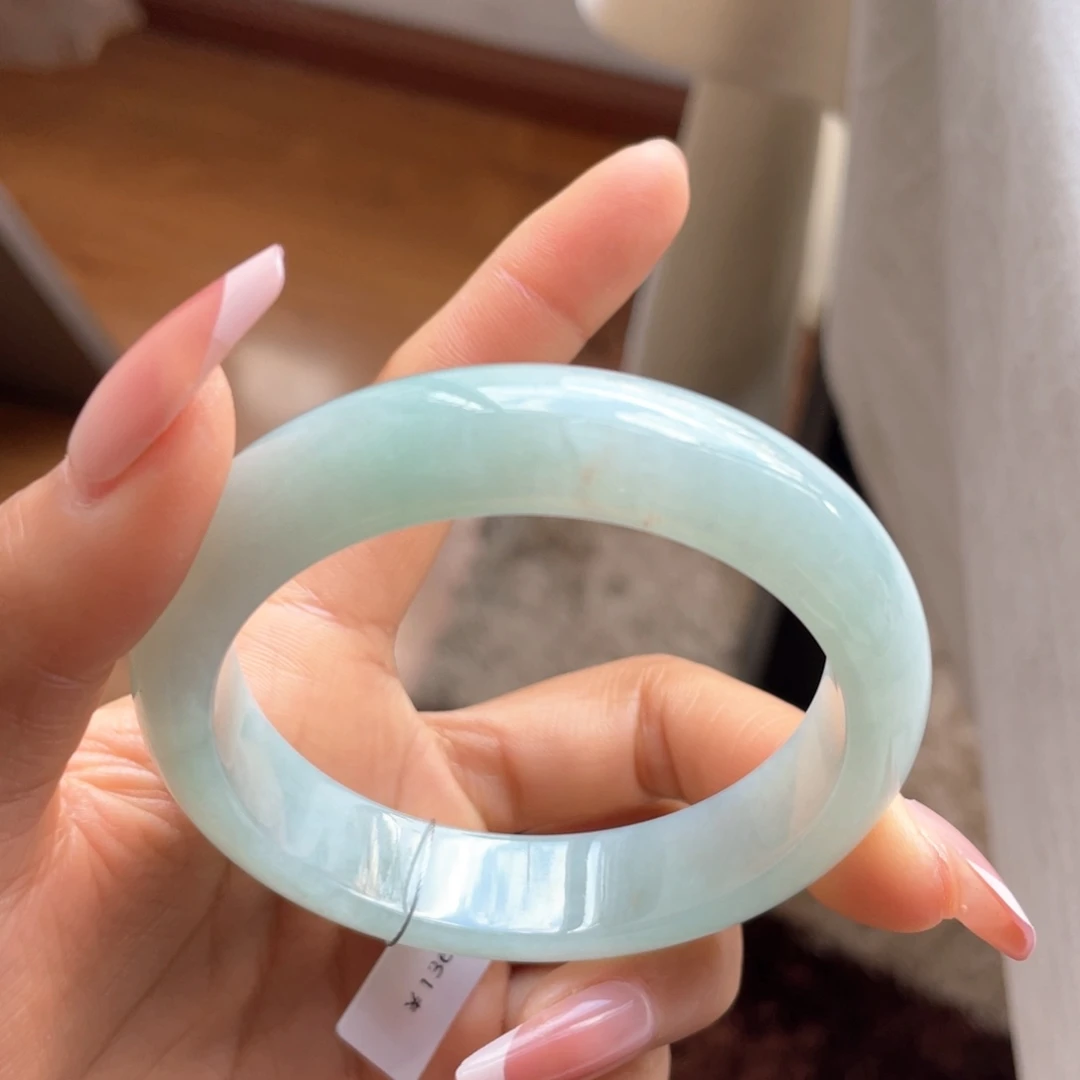 翡翠手镯未镶嵌绿底