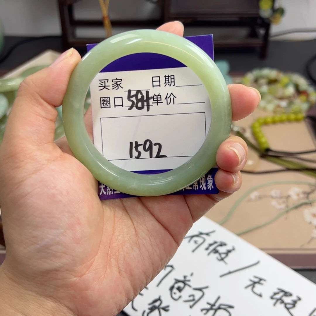 岫玉未镶嵌手镯vhjjkk