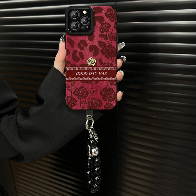 适用【苹果16pro】豹纹玫瑰ins风秋冬酒红翻毛皮网红创意手机壳女款