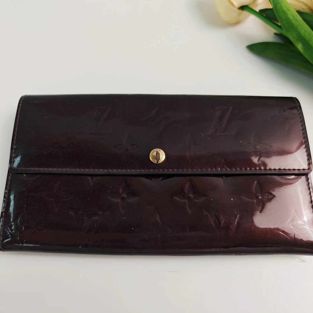 95新 LouisVuitton/路易威登 路易威登车厘子色漆皮翻盖钱包