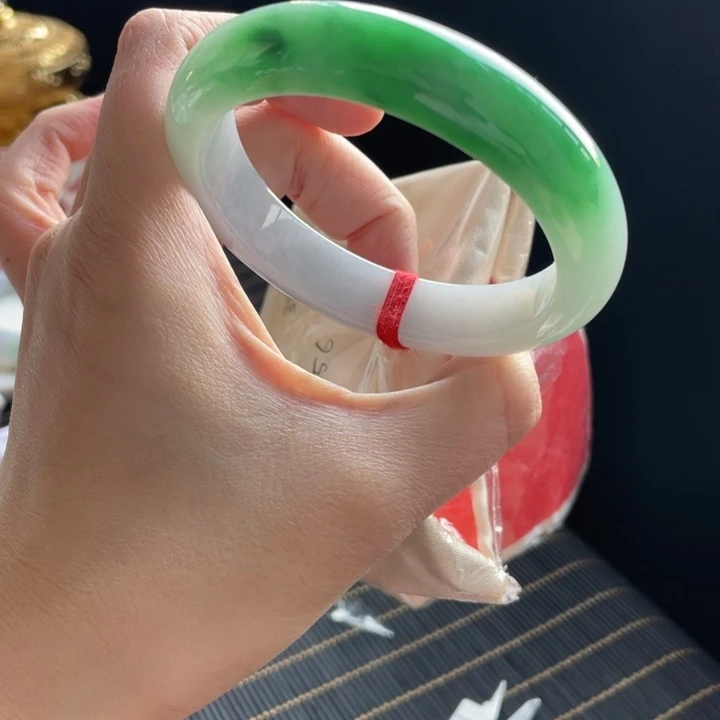 未镶嵌手镯翡翠?*56