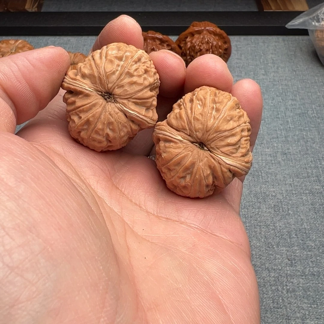 凸***凸文玩核桃吊坠37肚子 元宝