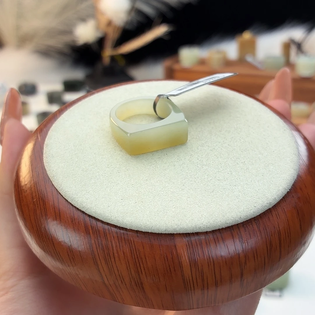 和田玉未镶嵌戒指飘糖马鞍17.3j85