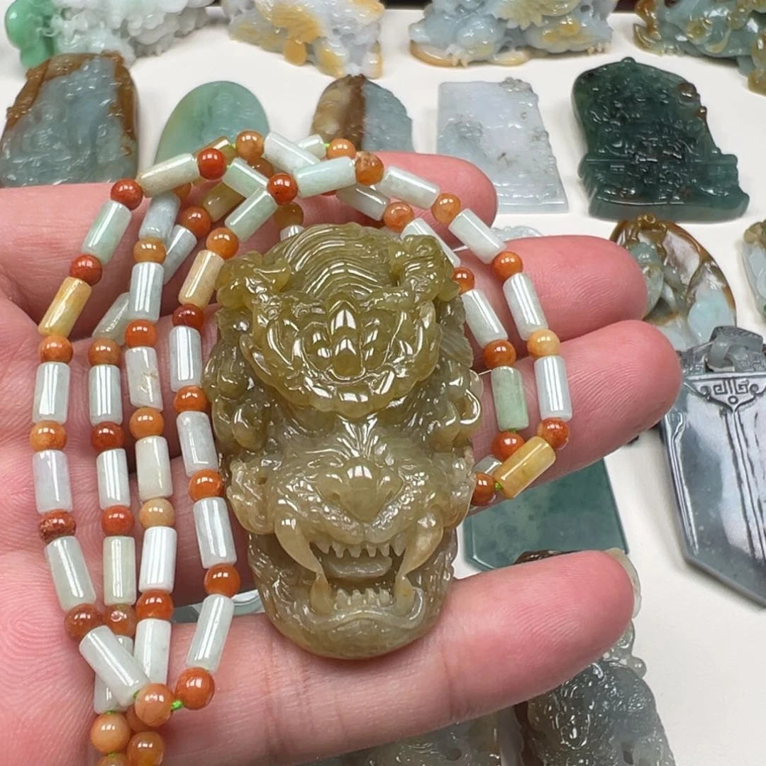 被***猴翡翠未镶嵌颈饰天然