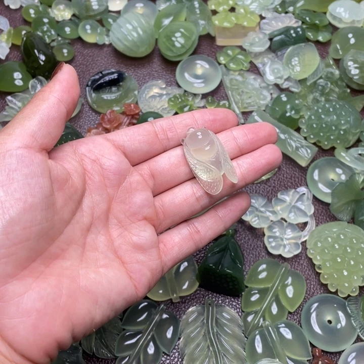 合金蛇纹石玉颈饰