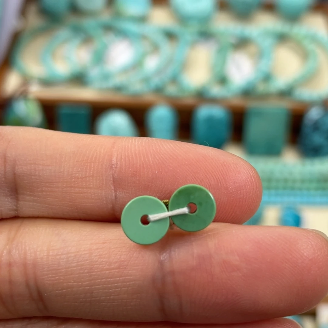 绿松石未镶嵌颈饰