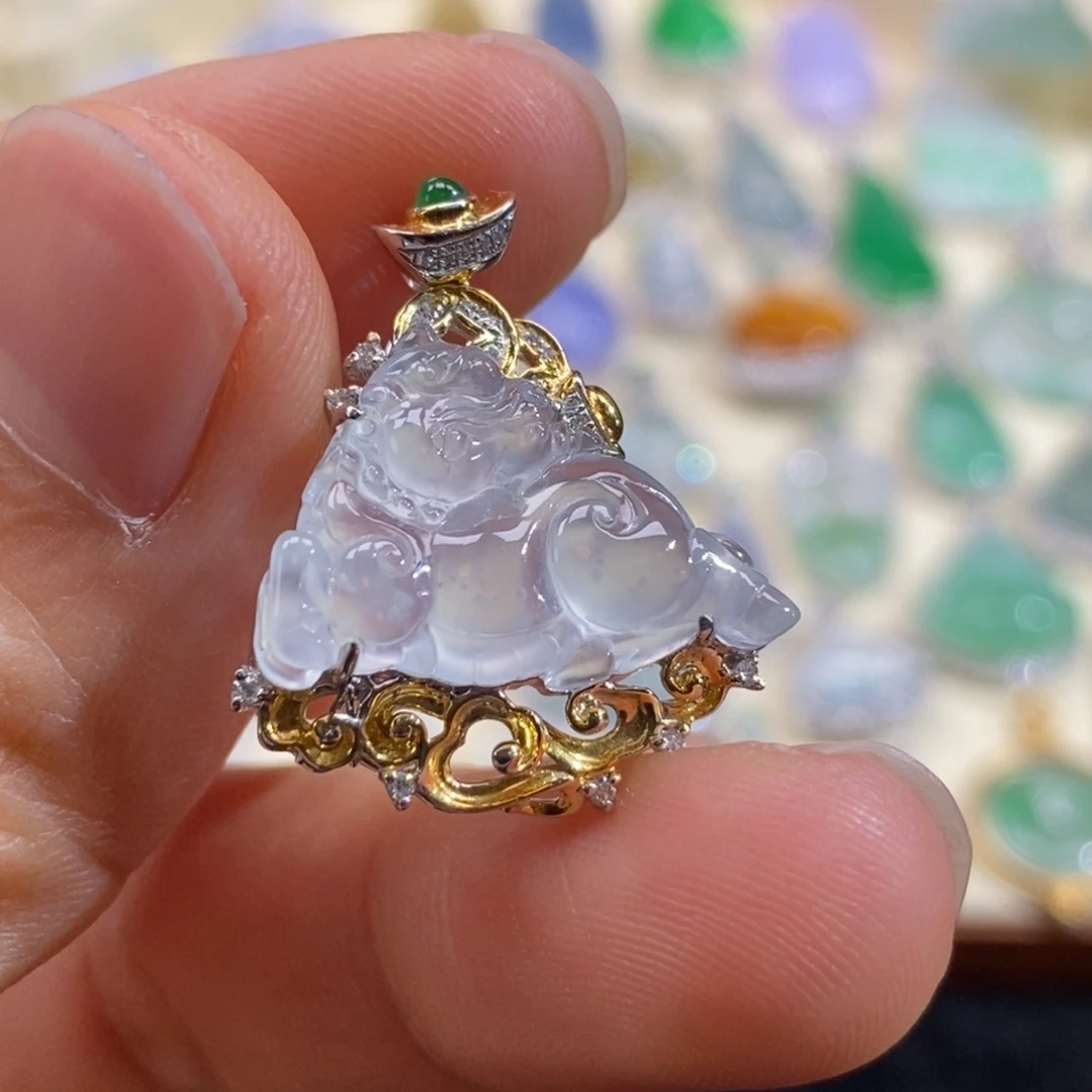 翡翠18K金镶嵌颈饰