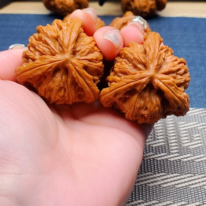 我***的吊坠文玩核桃三棱