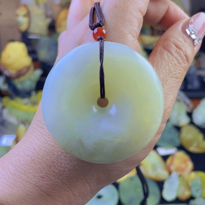 蛇纹石玉颈饰未镶嵌