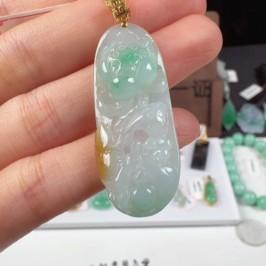 翡翠18K金镶嵌颈饰