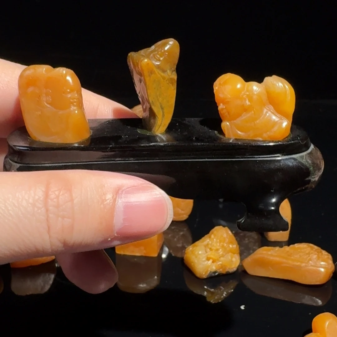 乐***乐寿山石印石田黄人物