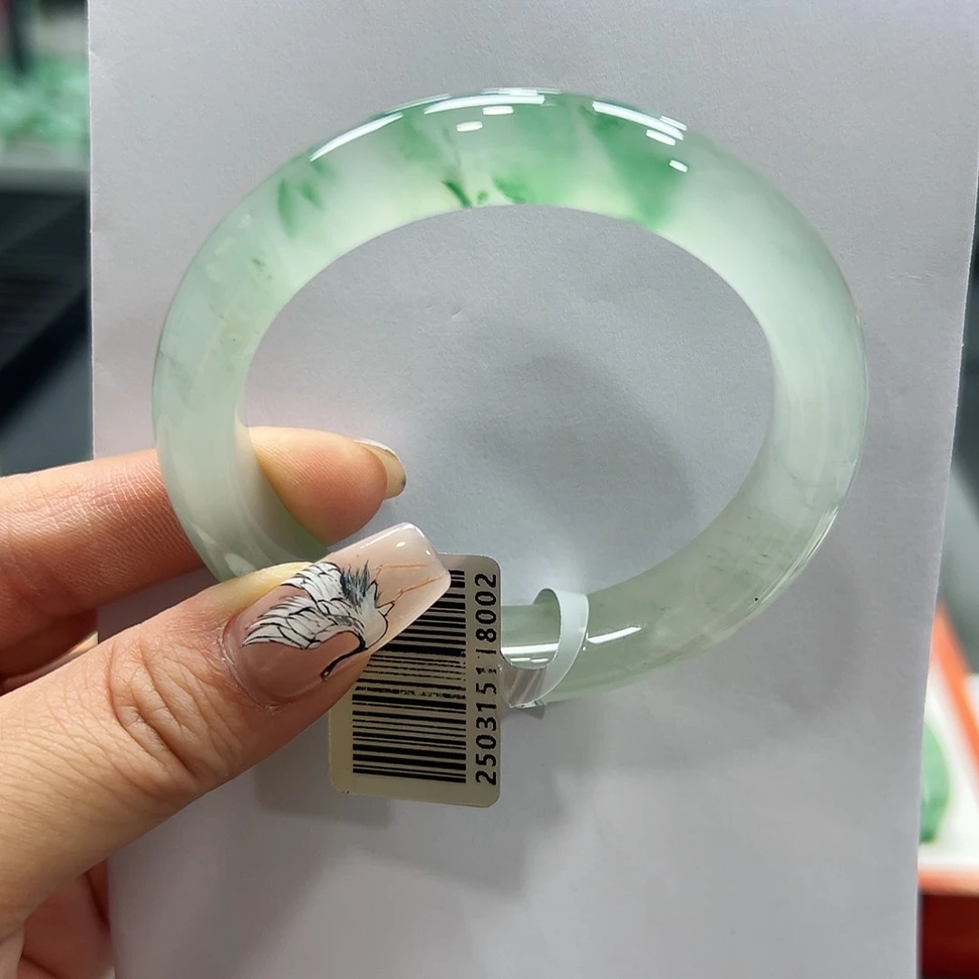 石英质玉手镯未镶嵌小**?