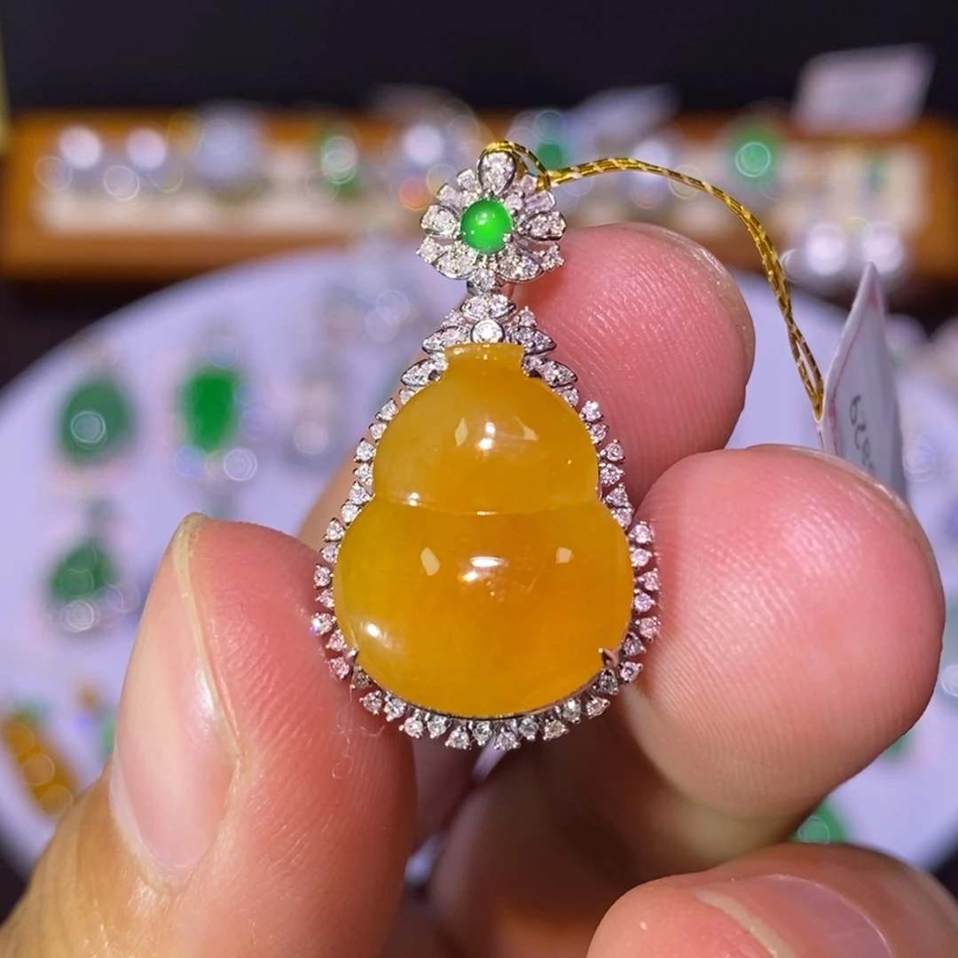 【闪购商品】颈饰18K金镶嵌翡翠